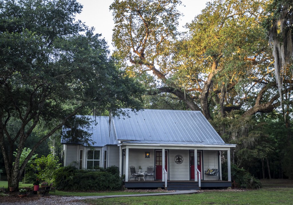 Breaux Bridge Waterfront Cabin Secluded Cajun Cottage in Acadiana