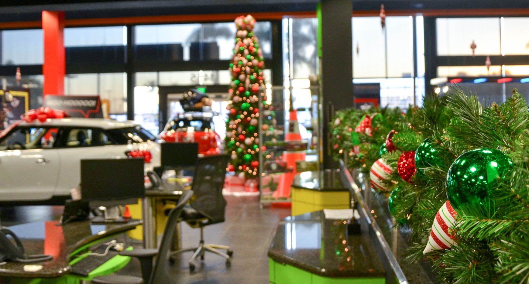 CHRISTMAS DECORATION RENTALS NEWPORT BEACH