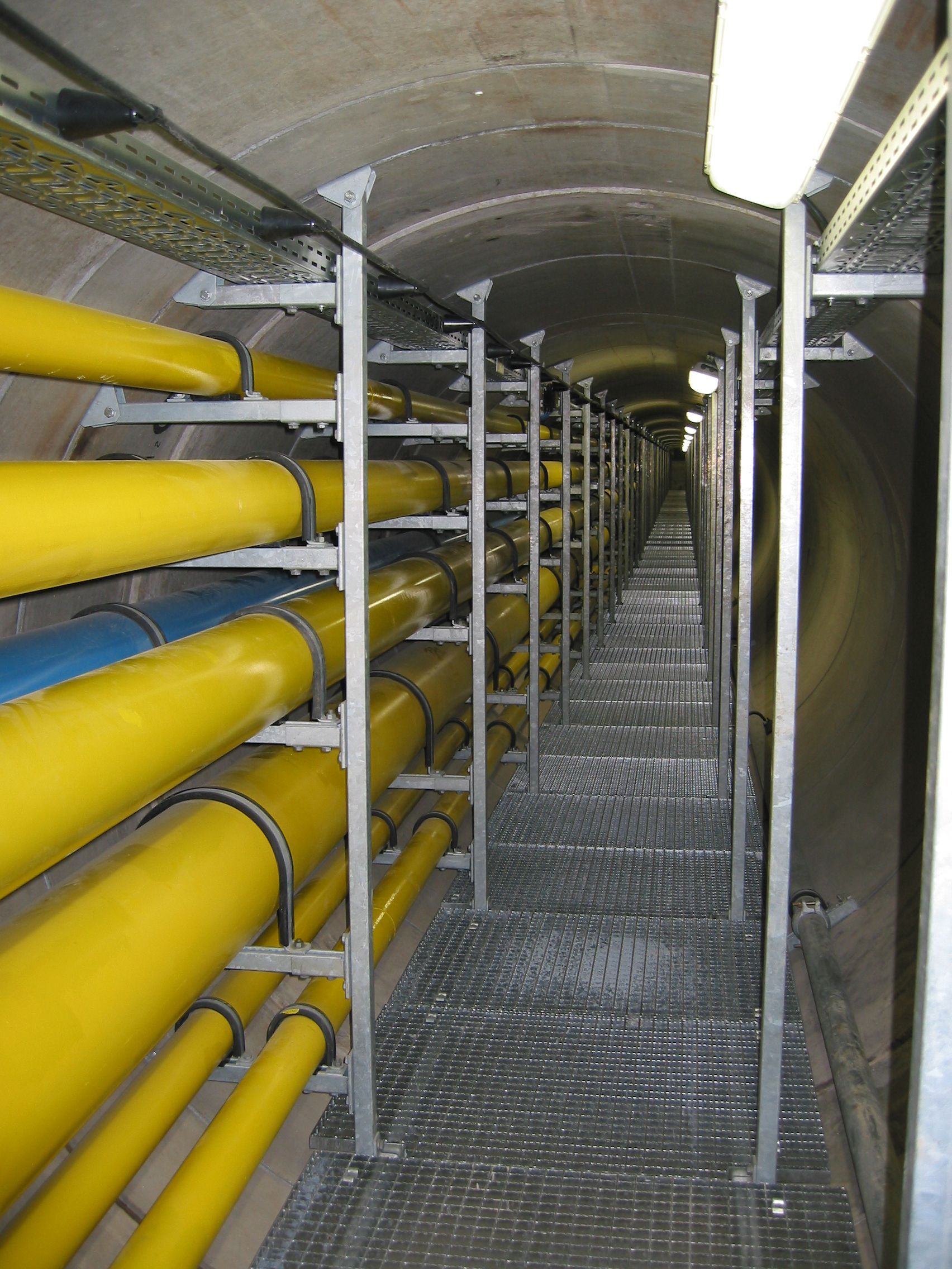 Tuyaux de fonçage avec rails 