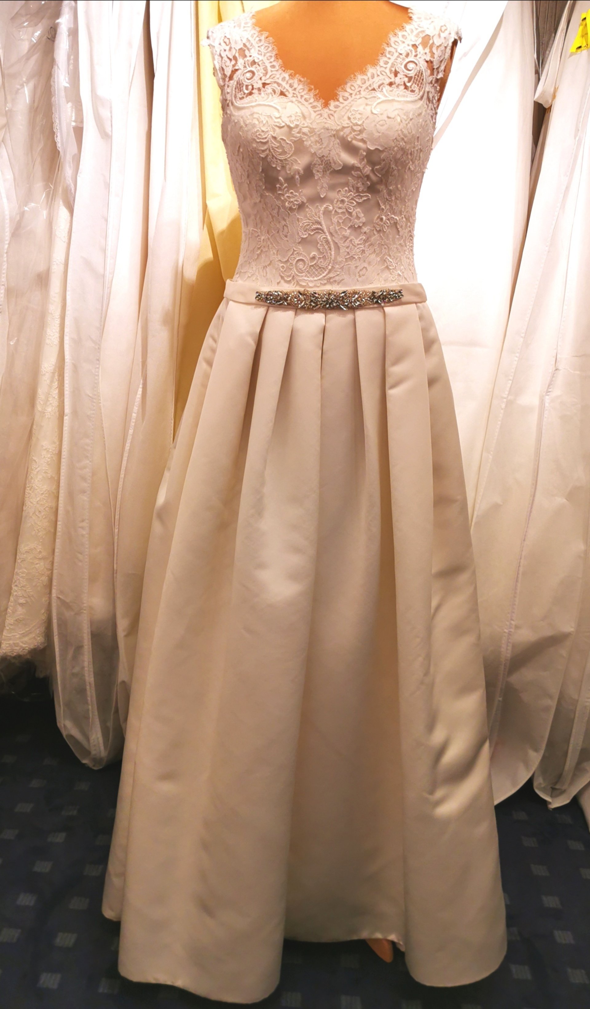 Unsere Second Hand Brautkleider