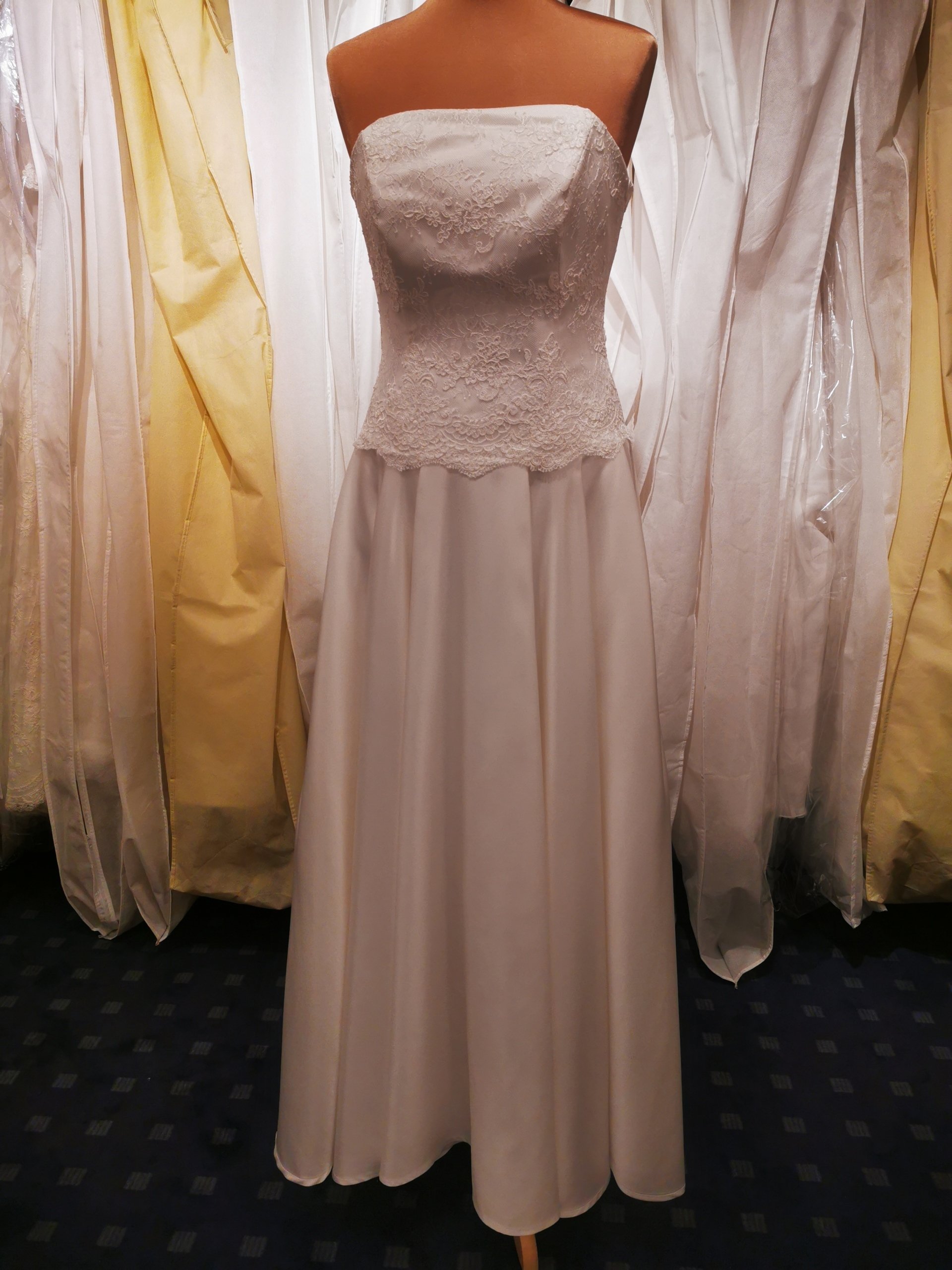 Unsere Second Hand Brautkleider