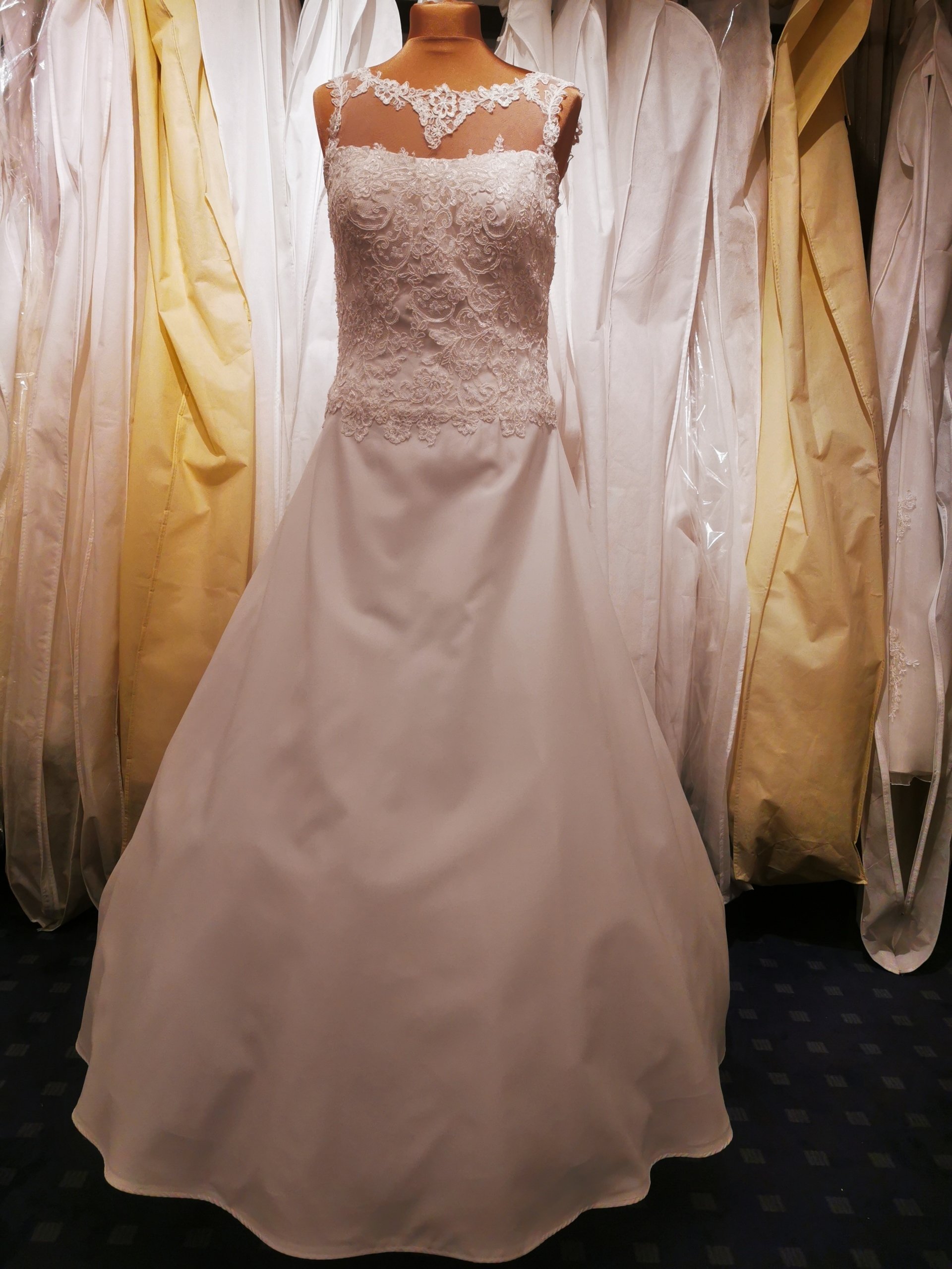 Unsere Second Hand Brautkleider