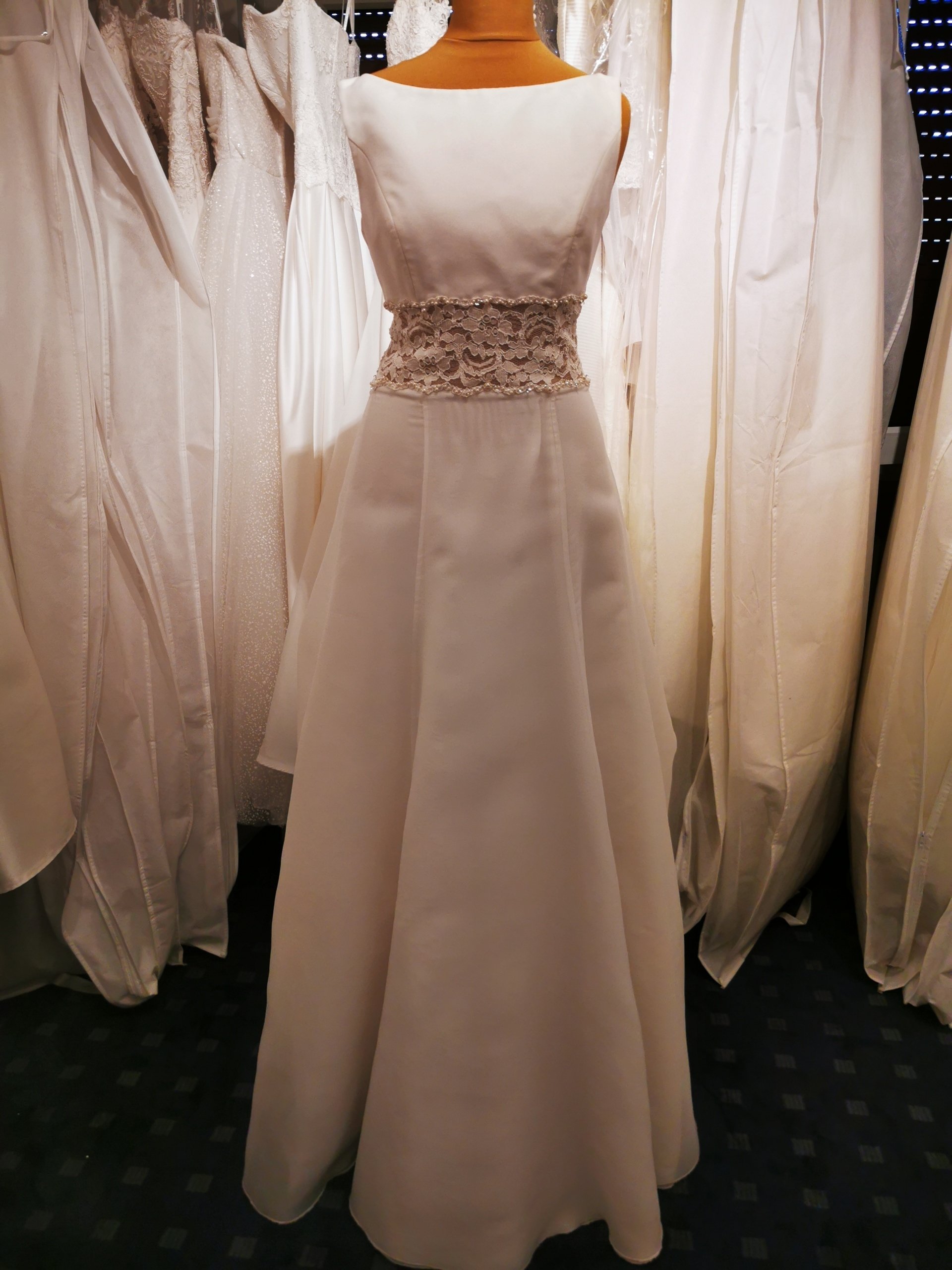 Unsere Second Hand Brautkleider