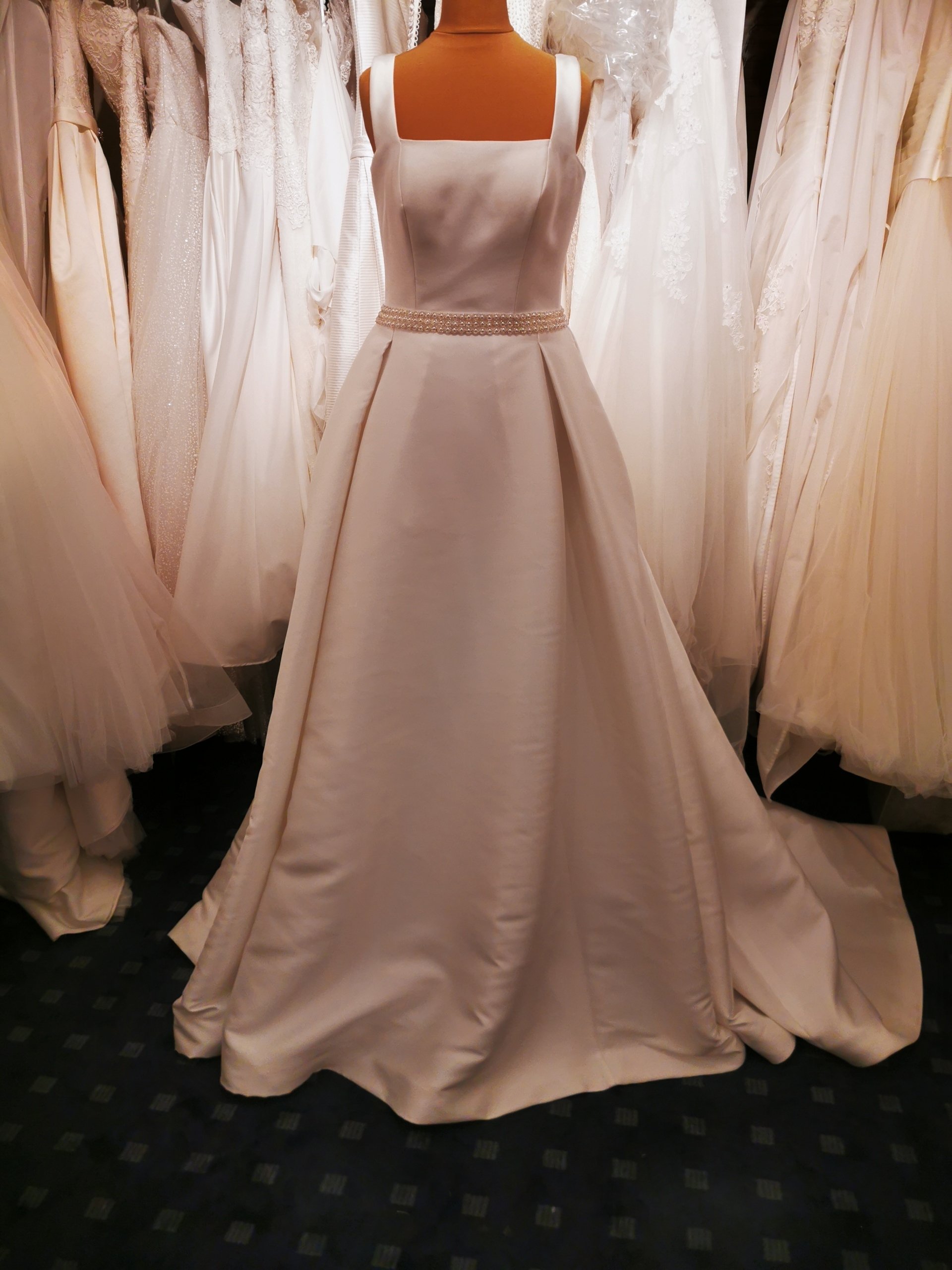 Unsere Second Hand Brautkleider