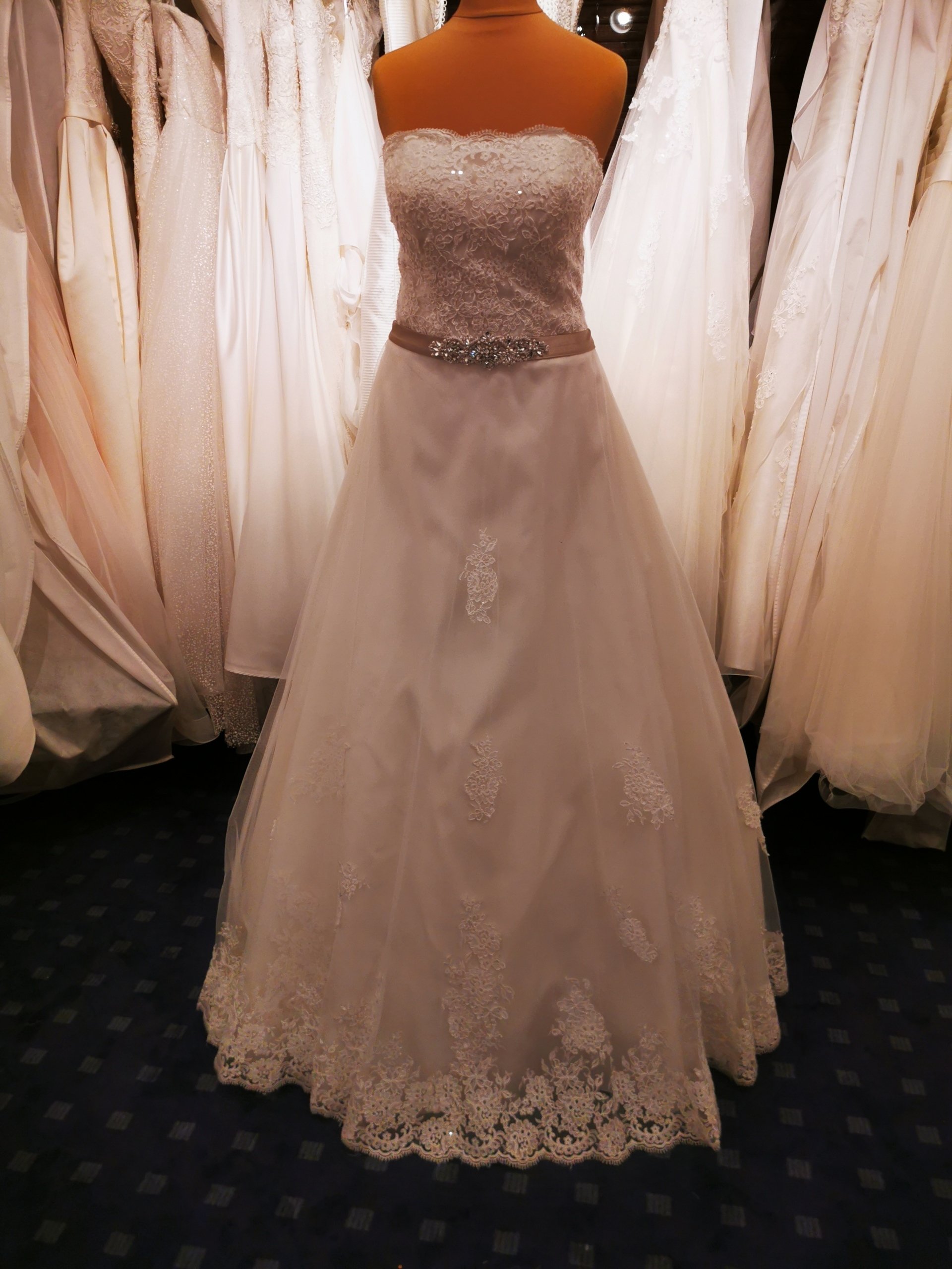 Unsere Second Hand Brautkleider