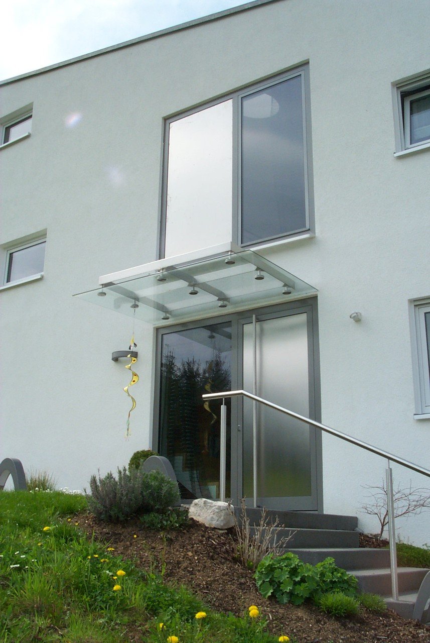 Überdachungen aus Stahl- oder Edelstahl