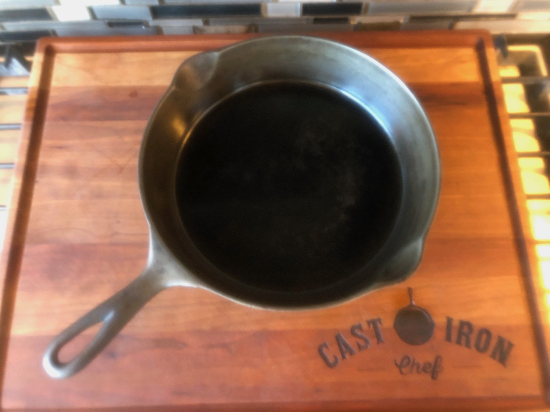 Erie #8 Spider Skillet - The Cast Iron Chef