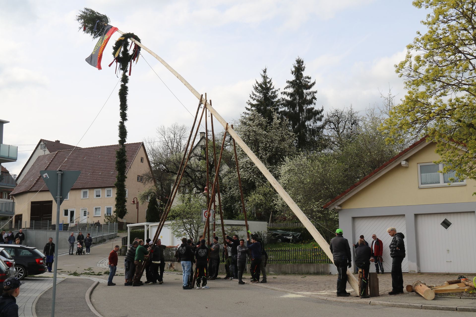 Wie Lange Lässt Man Einen Maibaum Stehen