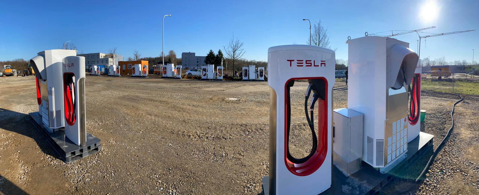 Größter Tesla Supercharger in Deutschland entsteht am Hildener Kreuz