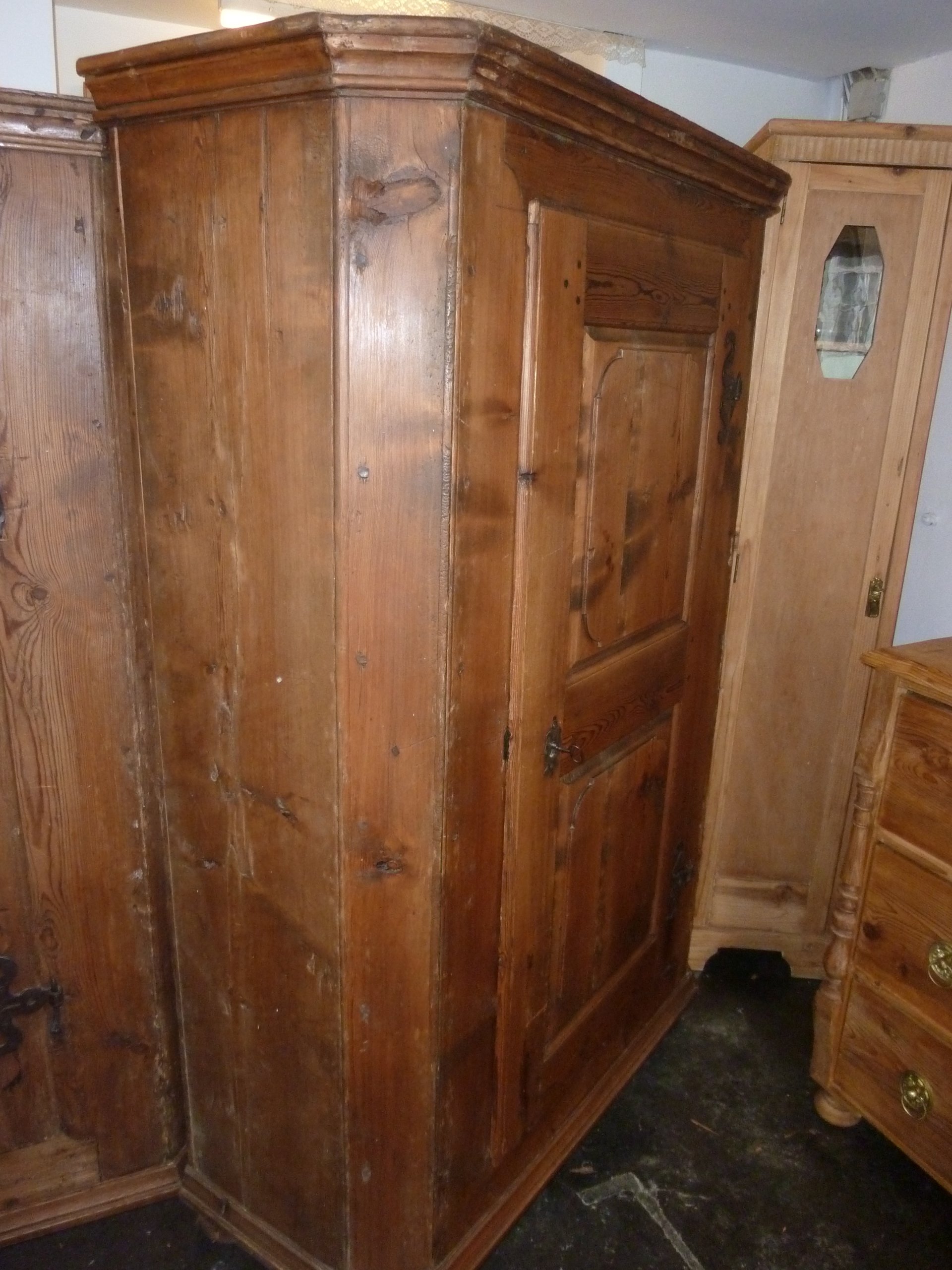 Antike Bauernschränke, antike Bauernkästen