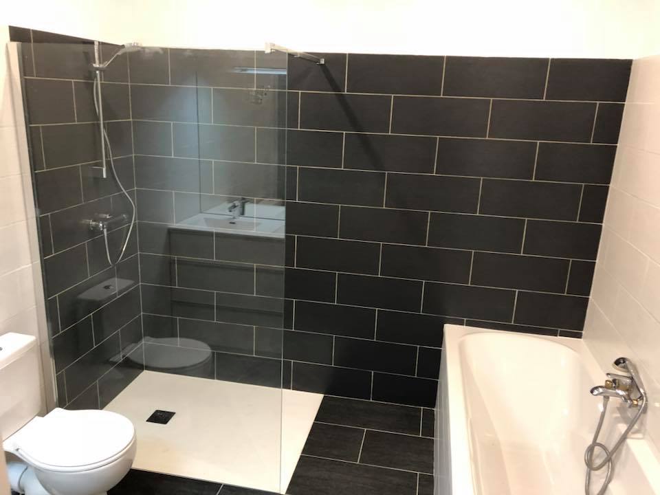 Douche carrelée