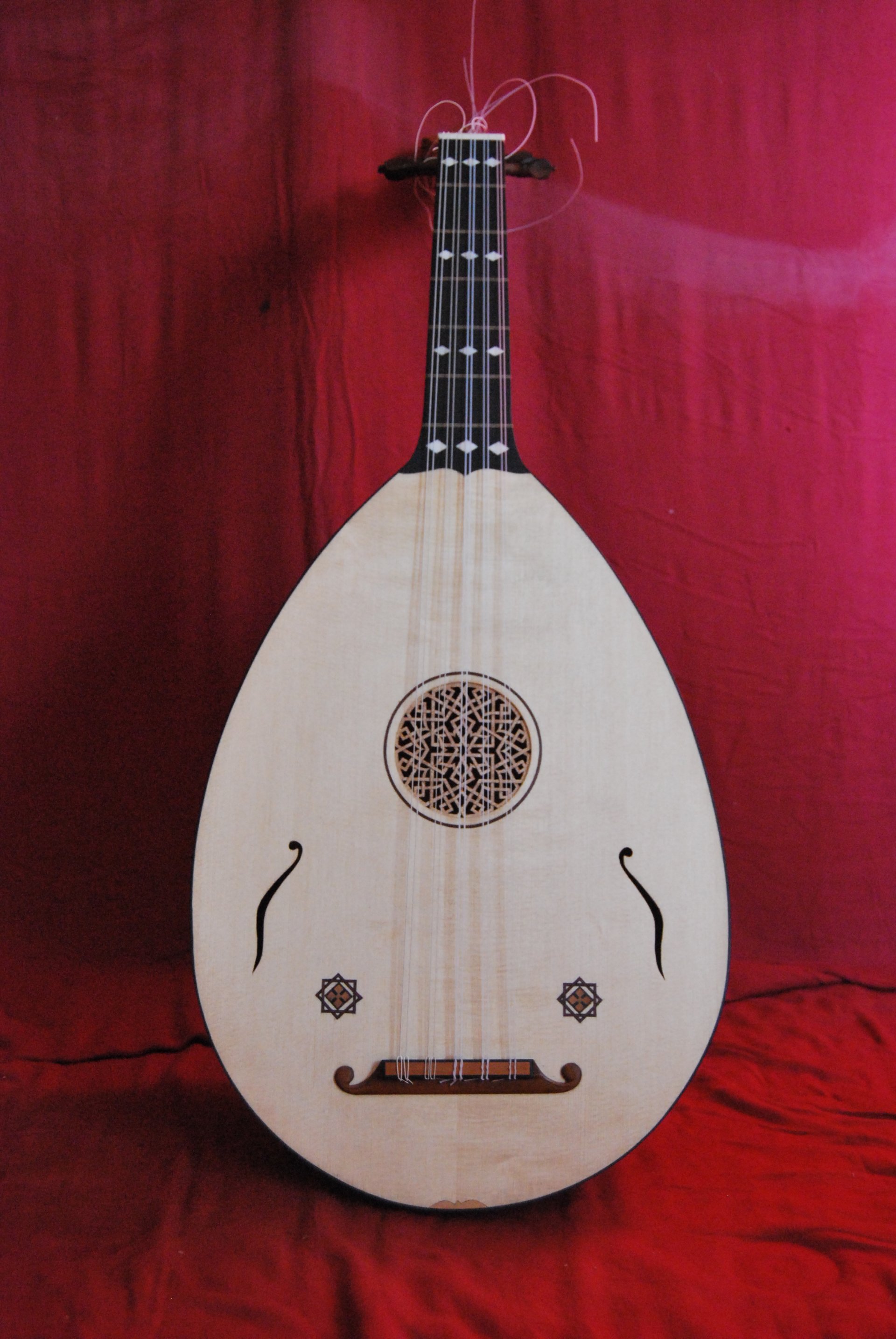 Jesús Reolid, luthier de instrumentos medievales, zanfonas.