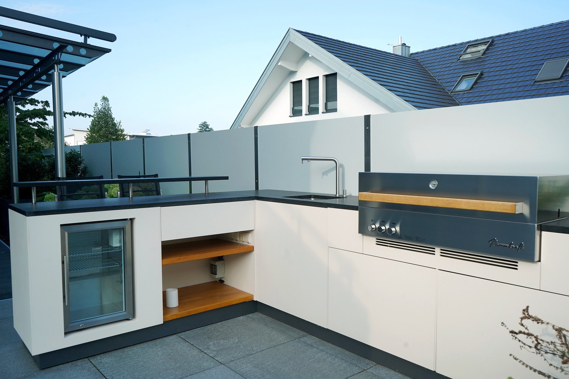 Living garden mit Außenküche