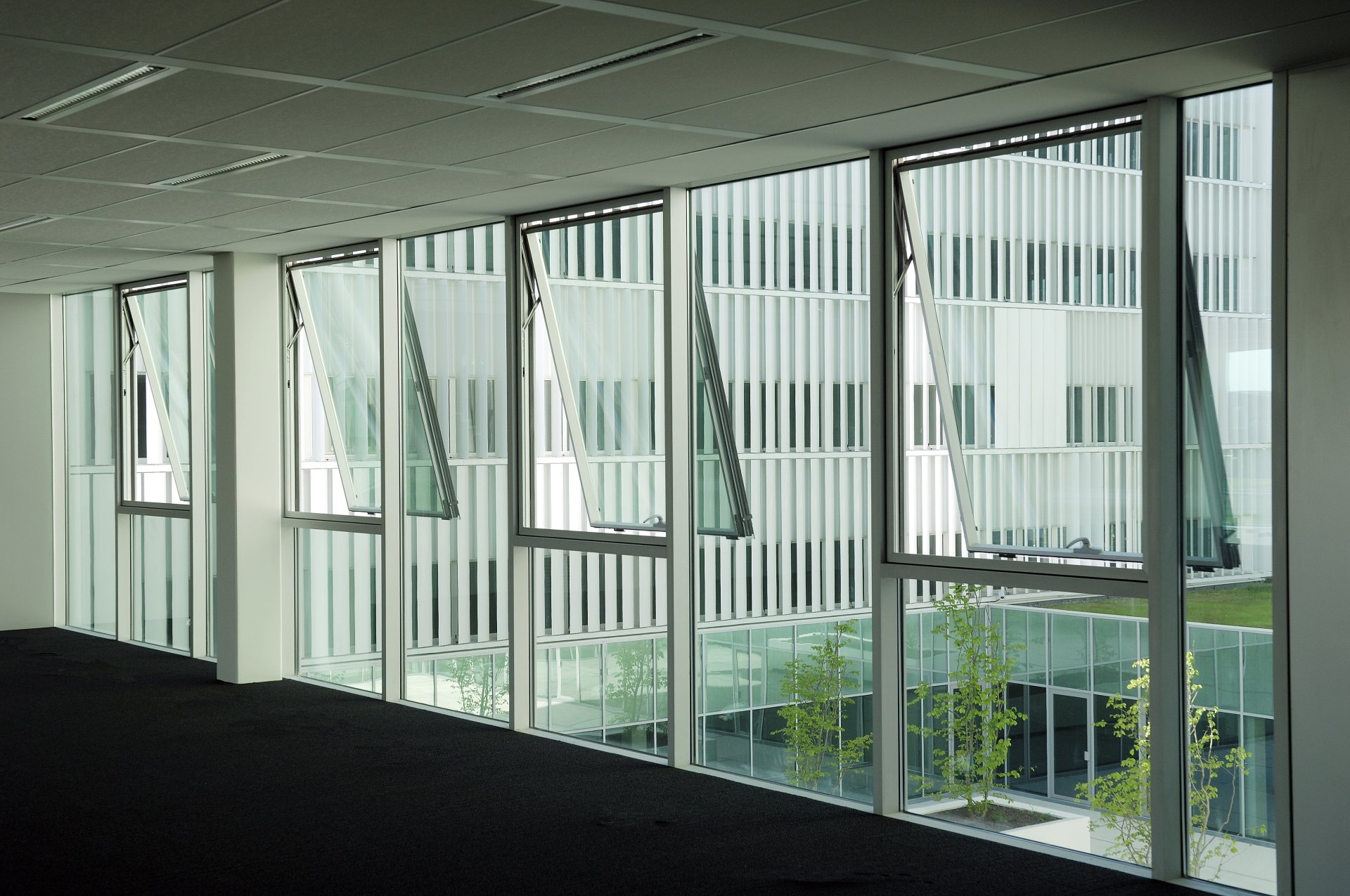 Fenêtre à l’italienne aluminium style & ventilation — free download