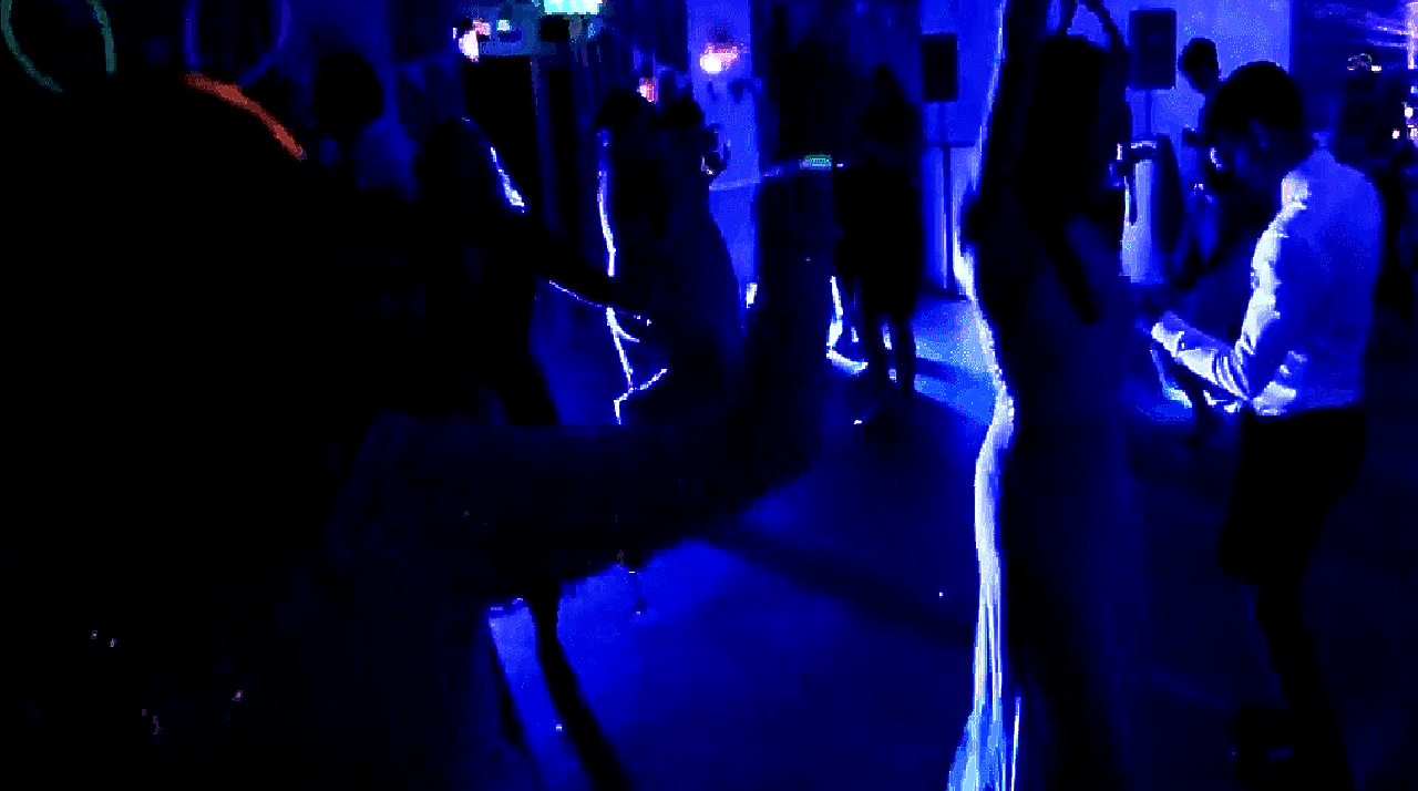 IMAGENES Fiestas y Bodas La discoteca móvil que necesitas.