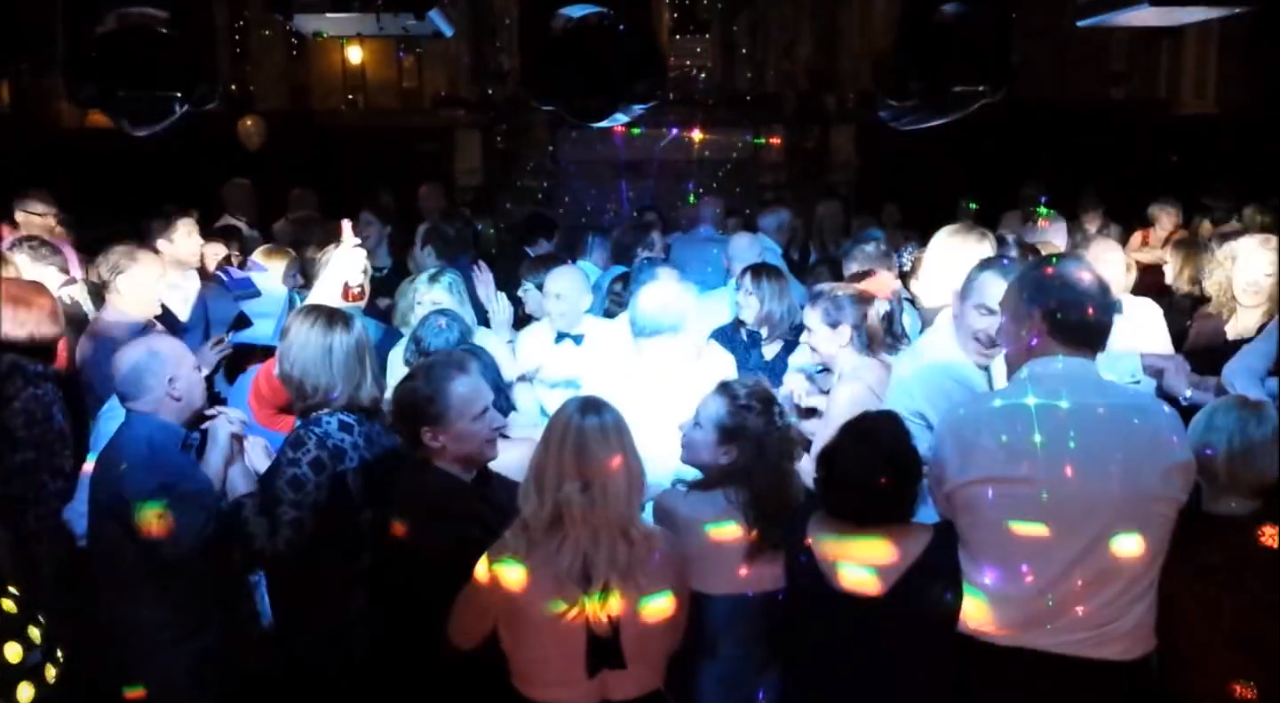 IMAGENES Fiestas y Bodas La discoteca móvil que necesitas.