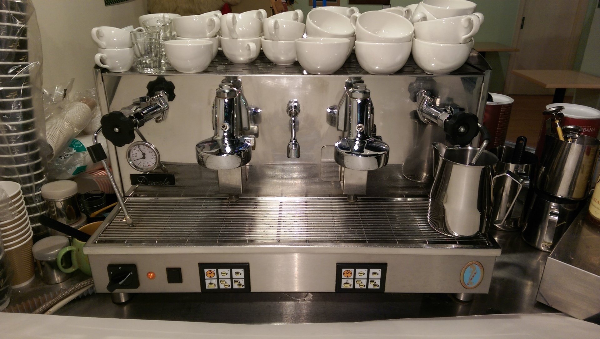 New or refurbished espresso and bean to cup coffee machines