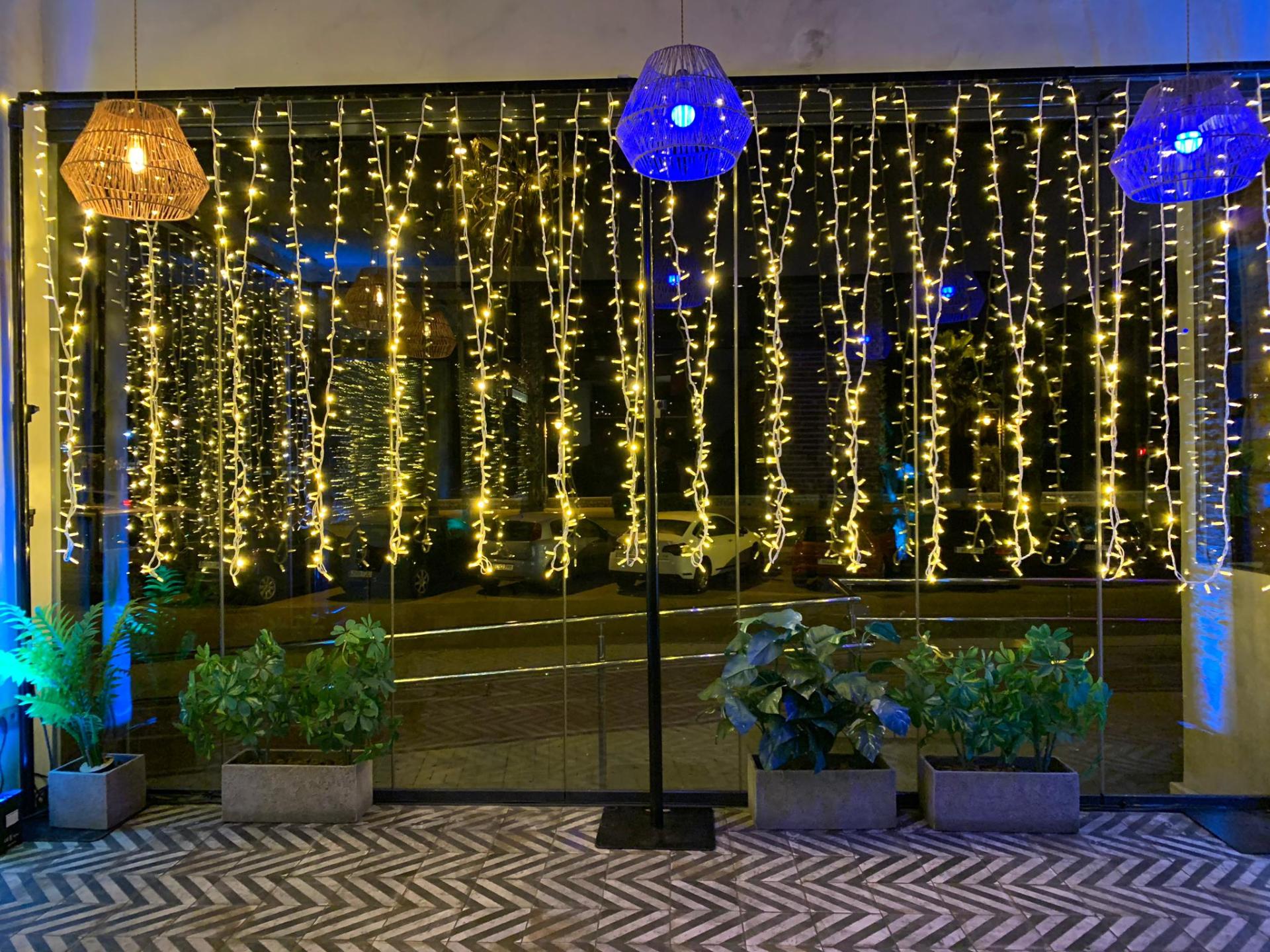 Alquiler de guirnaldas de luces / Alquiler de cortinas LED en Málaga