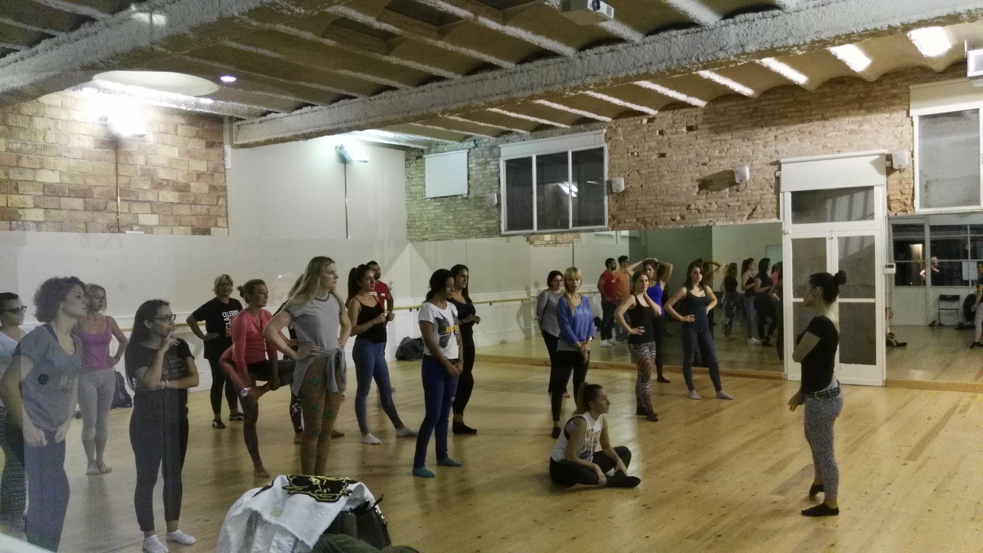 Baila Barcelona — official photo of a class at the school