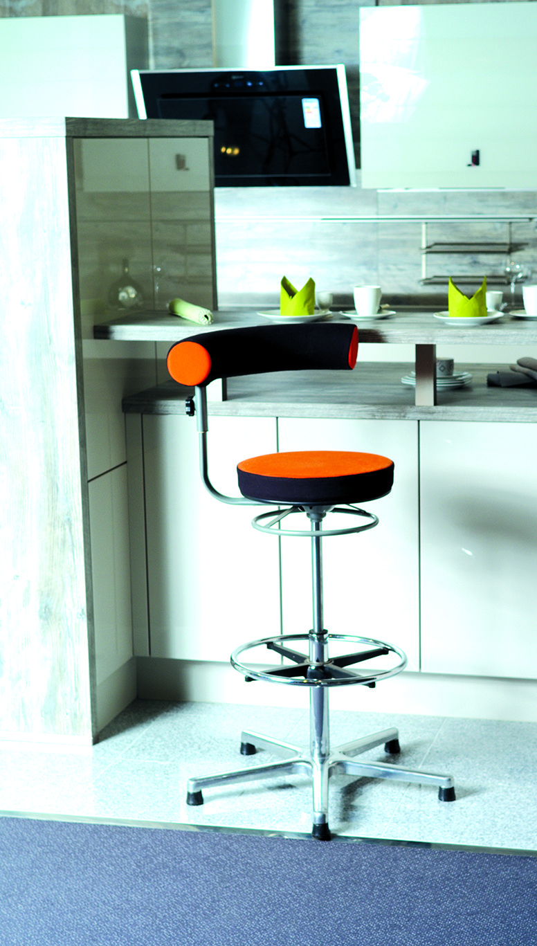 Küchenarbeitsstuhl mit Rollen