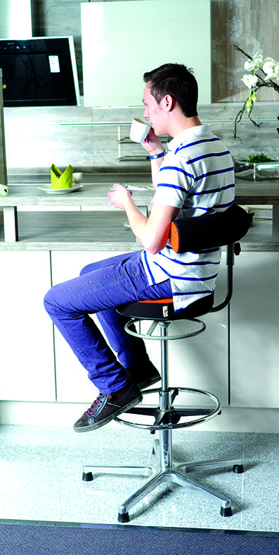 Küchenarbeitsstuhl mit Rollen