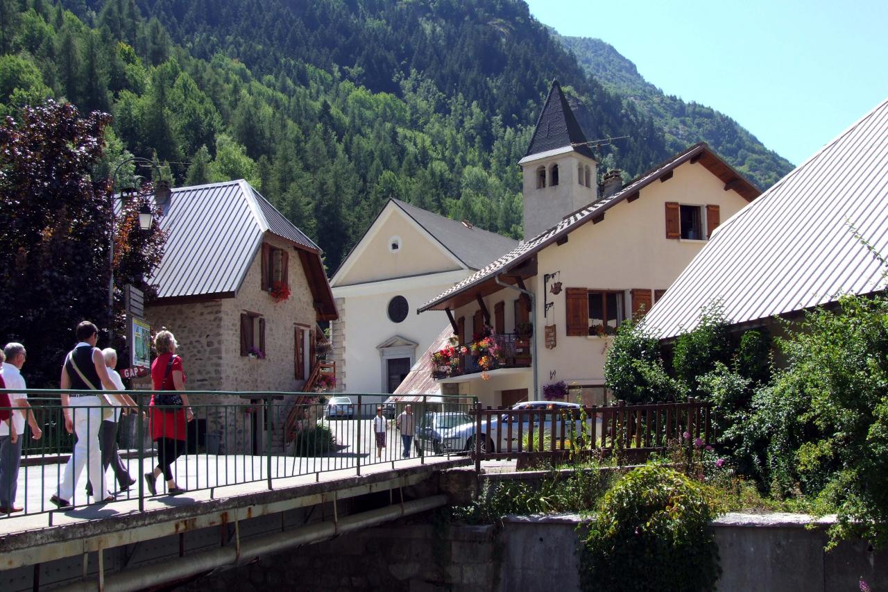 Le Village De La Chapelle En Valgaudemar Alpes Parc Des Ecrins Le Village De La Chapelle En Valgaudemar Alpes Parc Des Ecrins