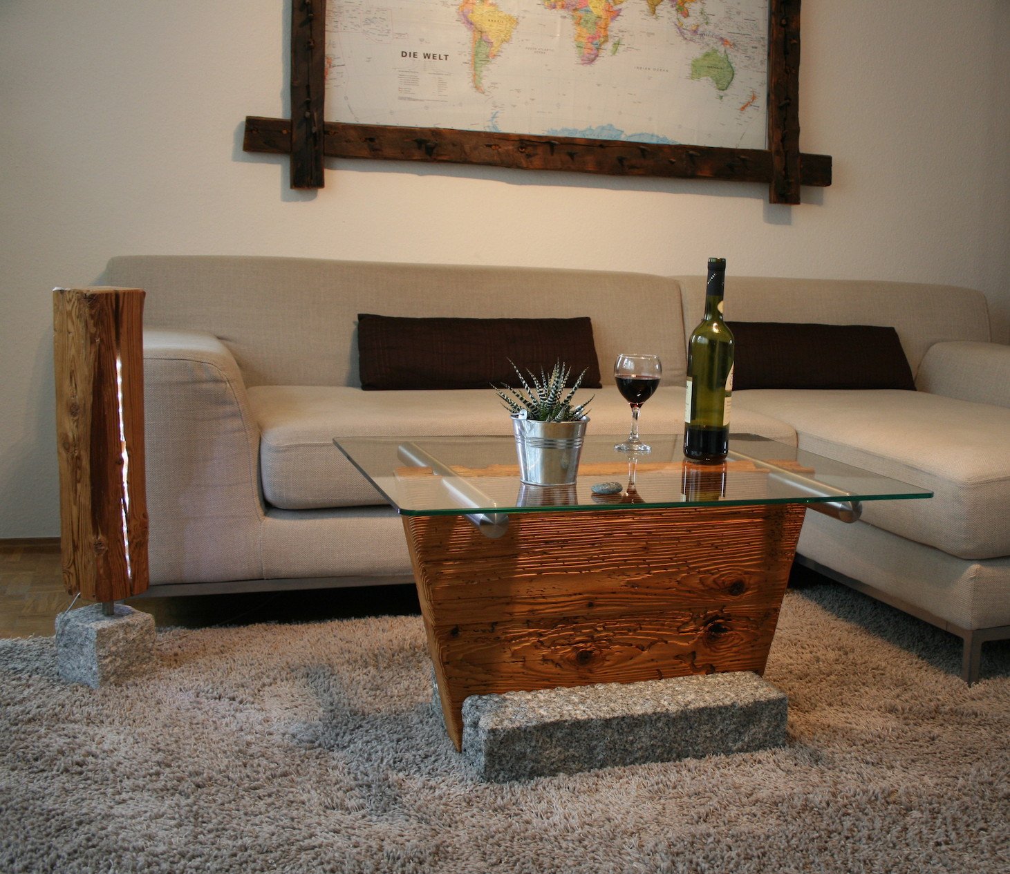 Couchtisch Granit | Massivholzmöbel aus Altholz von woodesign