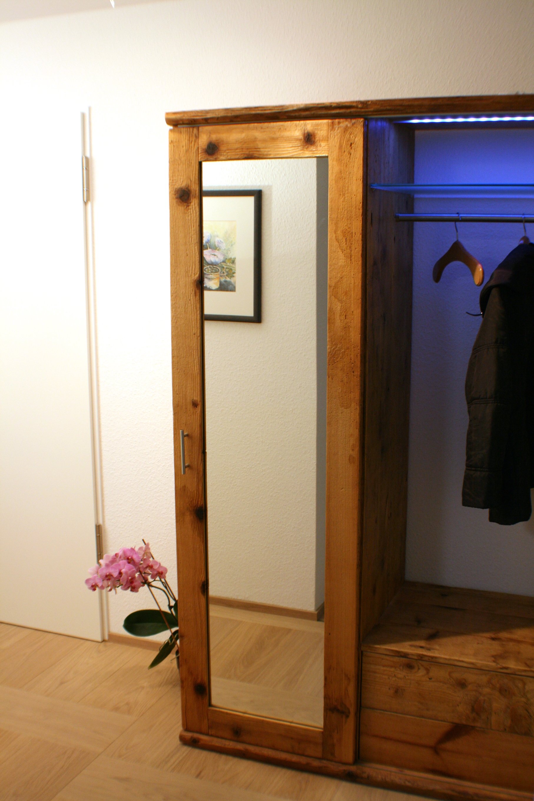 Garderobenschrank 1 | Massivholzmöbel aus Altholz von woodesign