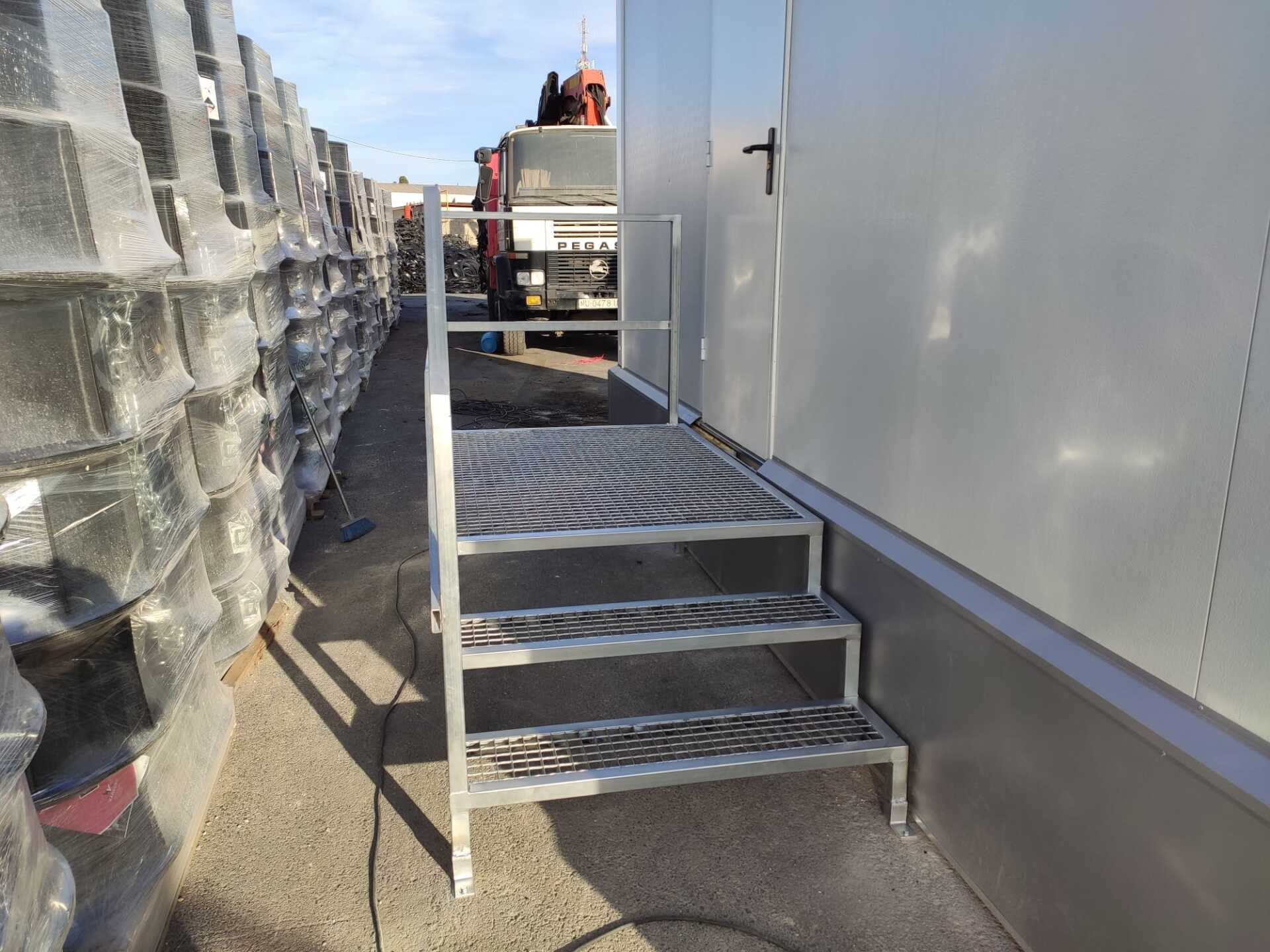 Cerrajería metálica puertas reja escalera estructuras hierro