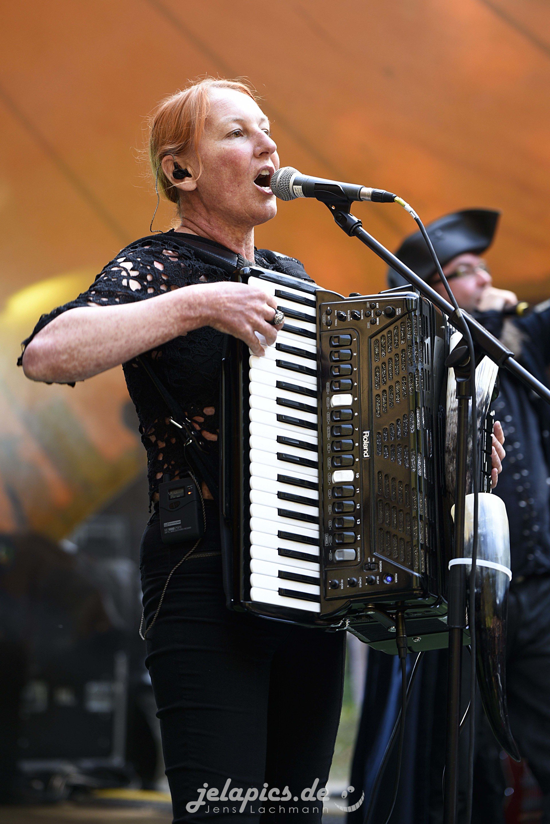 jelapics Punch n judy