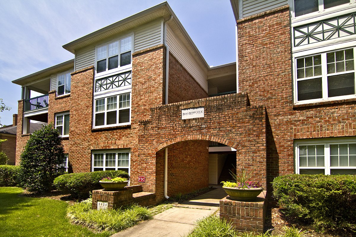 Zalecki Real Estate Apartments and Offices For Rent