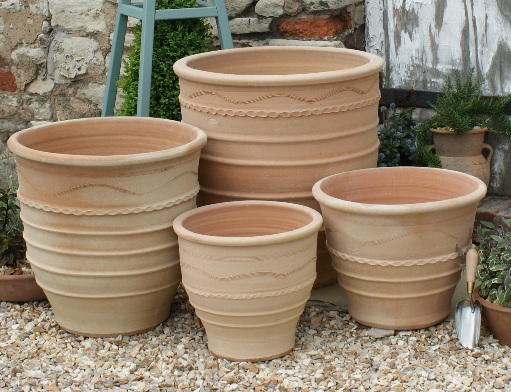 Oreya Cretan pots. Frost proof terracotta pots and planters.