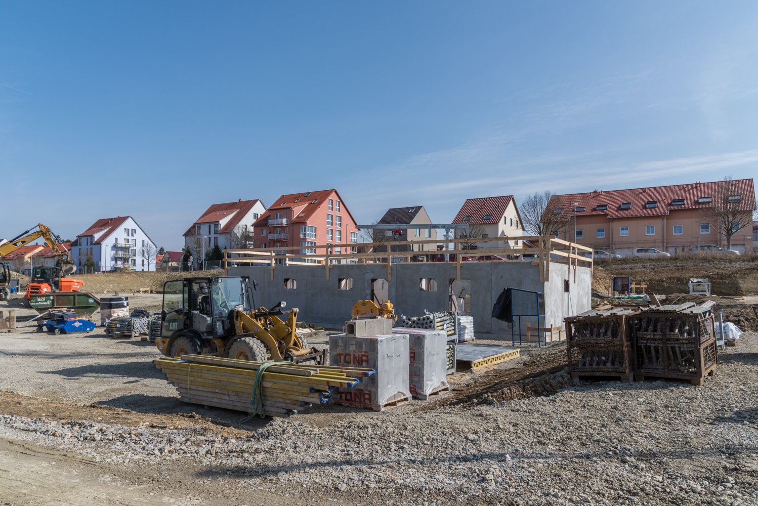 Kellergeschosse von zwei Gebäuden errichtet