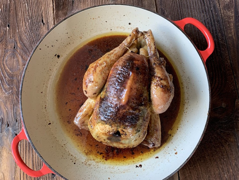 GEFÜLLTE HÄHNCHENSCHLEGEL MIT MAURY-SAHNE-SAUCE