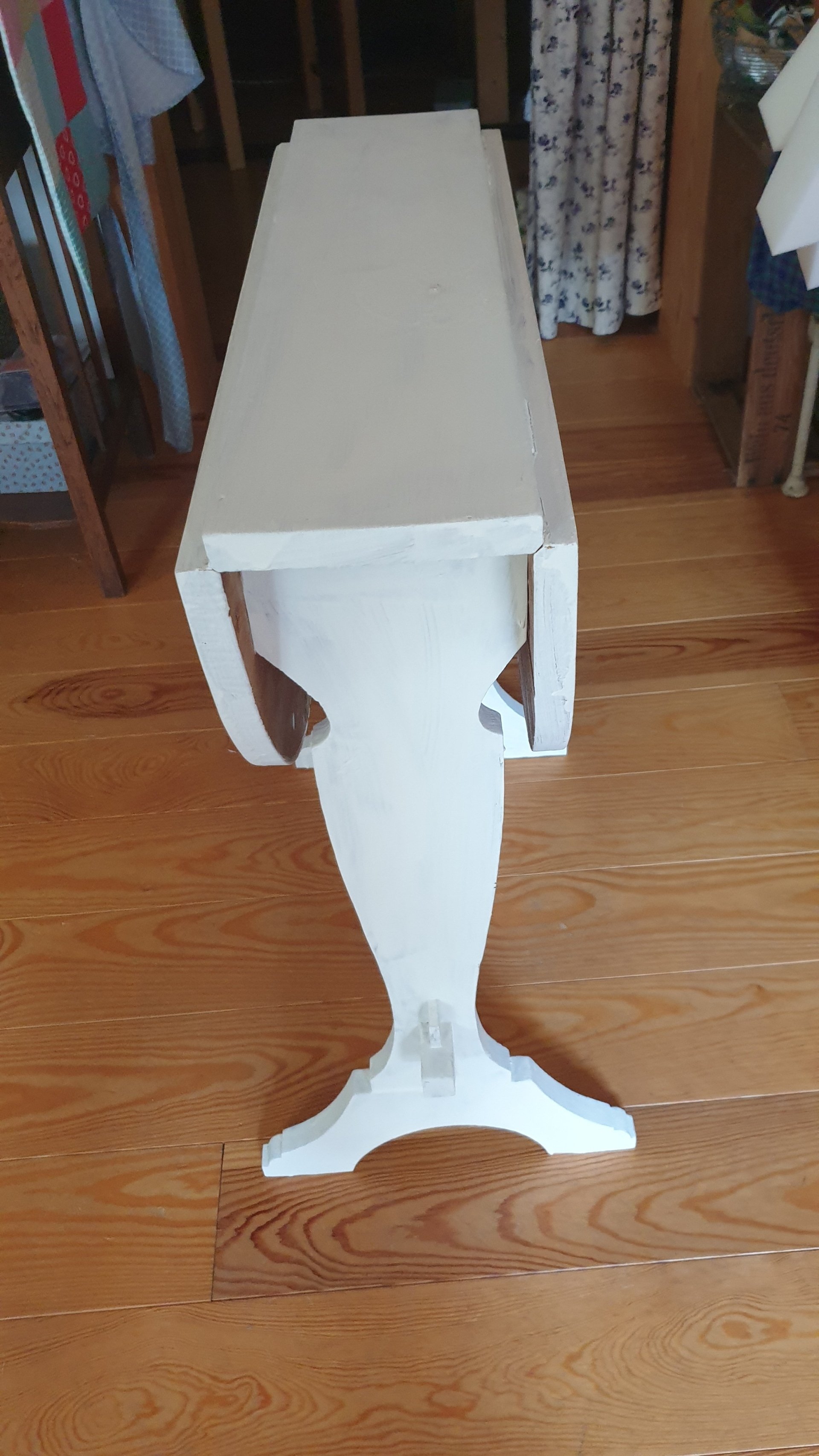 Tische, Stühle, Schreibtische