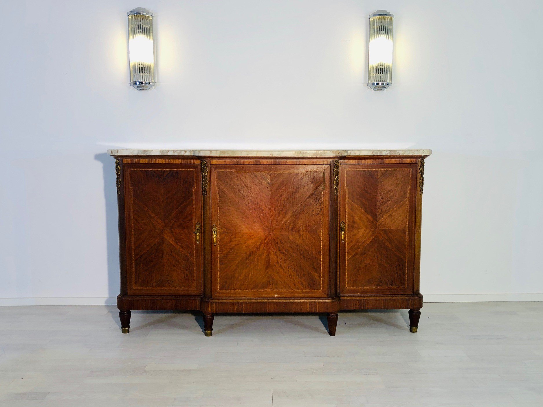 Kontakt zu WirkaufendeinMöbel.de - Ihr Partner für Möbel-Ankauf