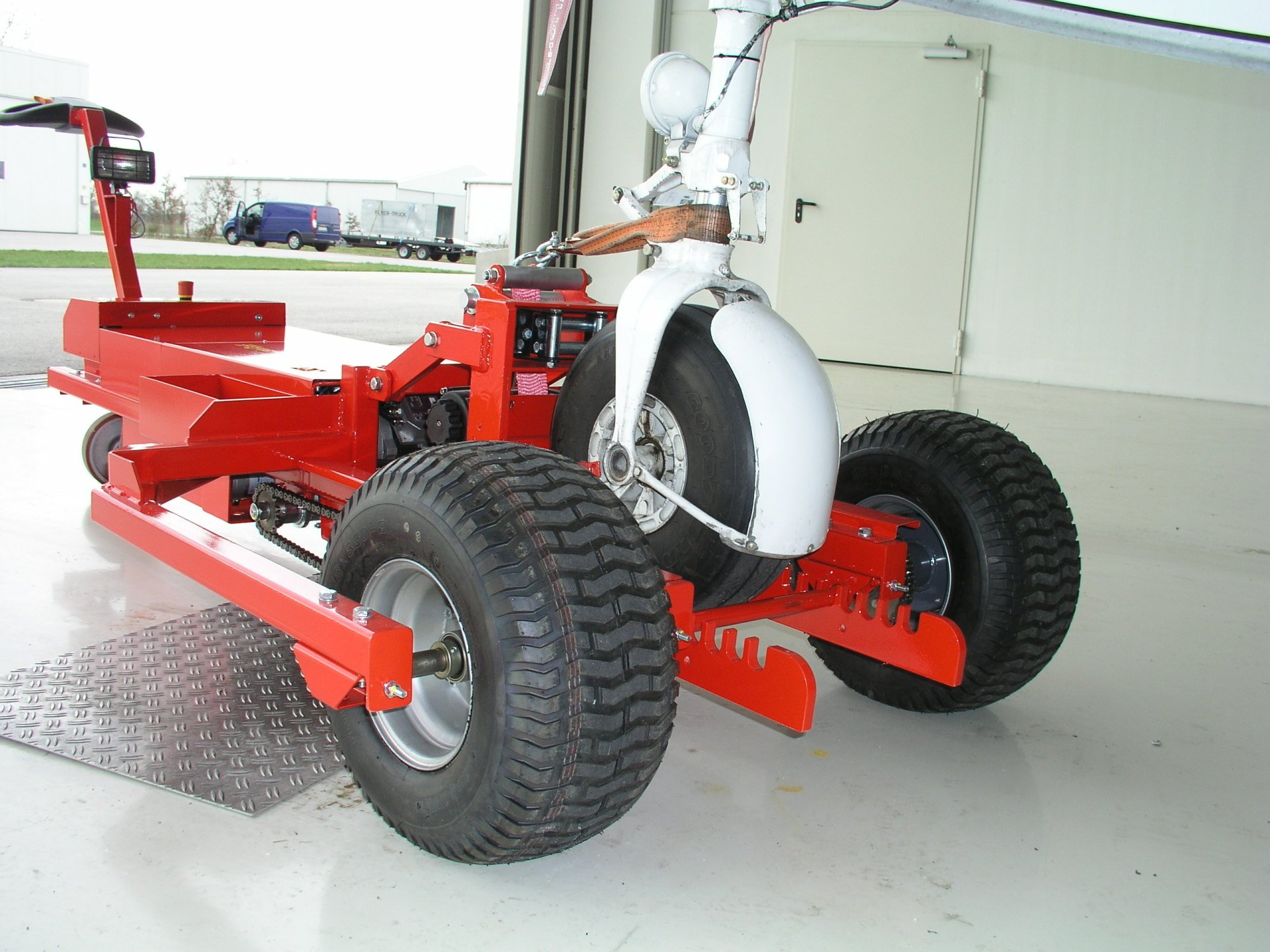 electric towbarless airplane towing vehicle