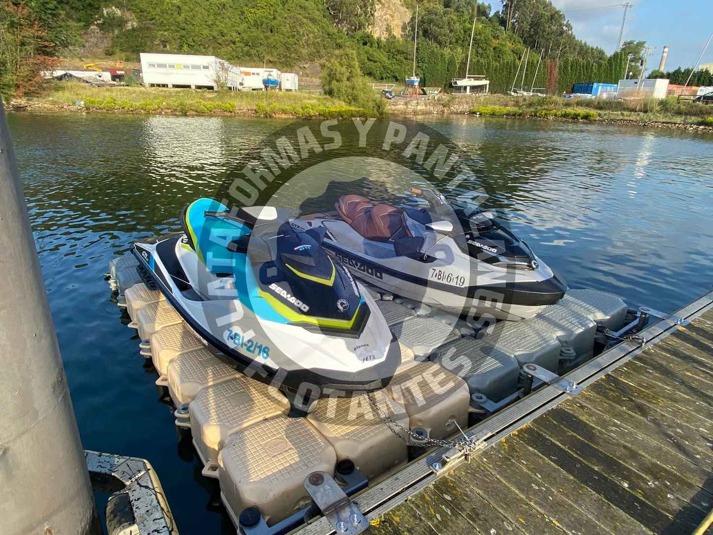 plataforma-flotante-para-2-motos-de-agua-jet-ski-pyp