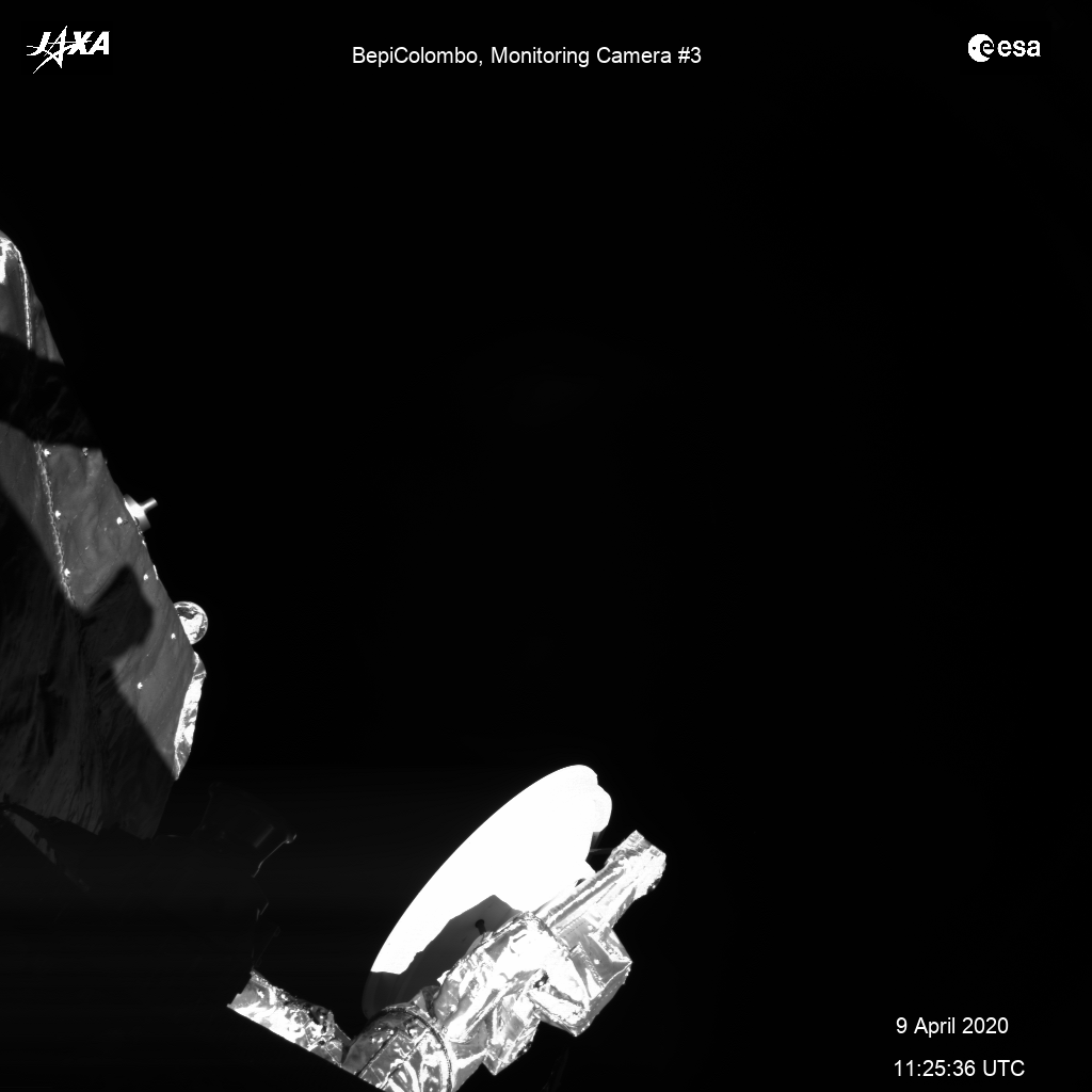 Selfie de BepiColombo avec la Terre apparaissant