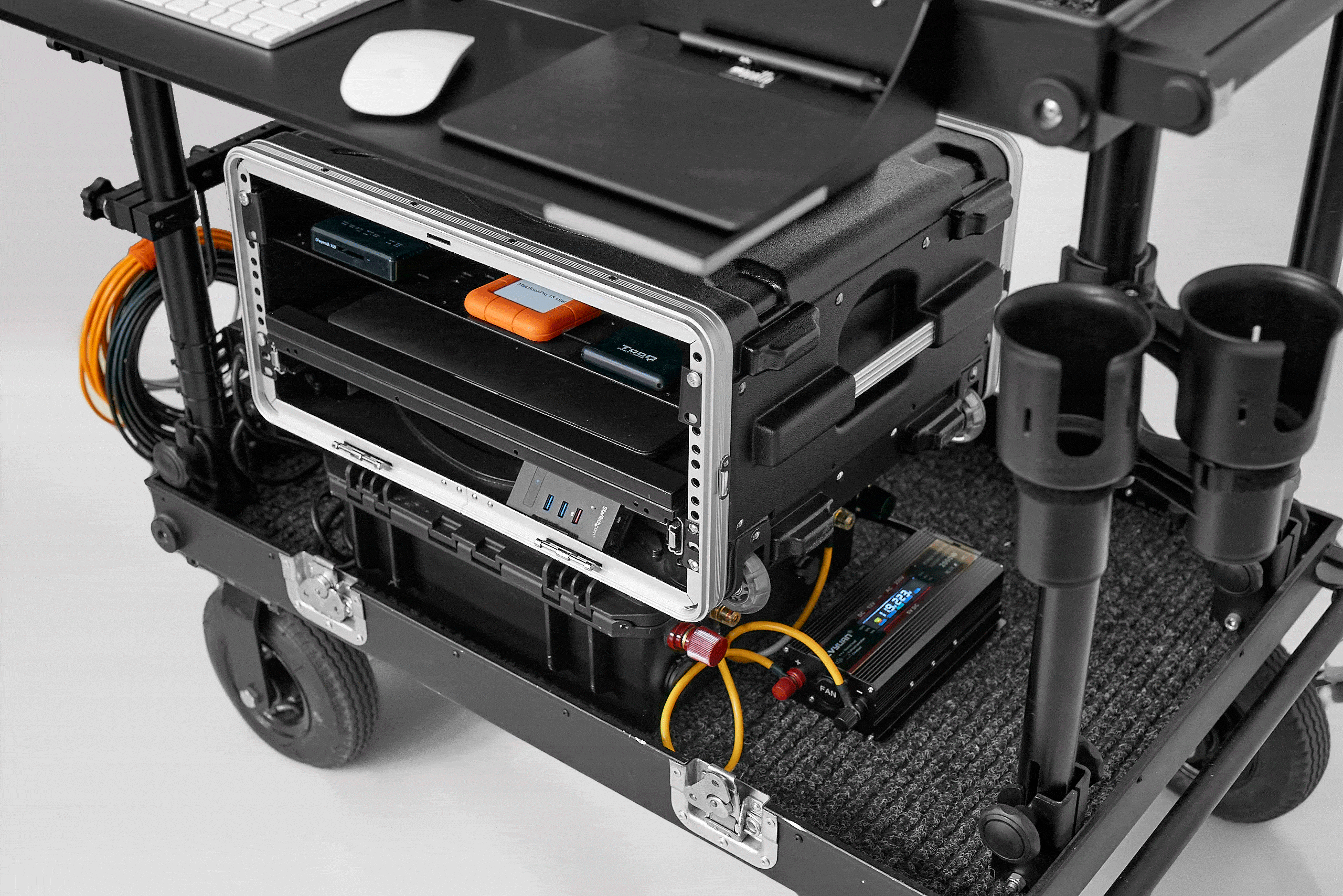 Scatto Digital Solutions-estacion digital-fan cooled-rack-connectivity-tecnico digital fotografia-alquiler equipo digital para fotografia-Madrid-Spain