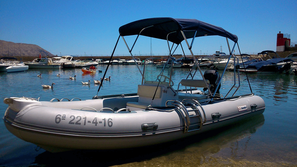 Lancha RIB 480 - 15 cv neumatica semirrigida de alquiler en Altea, Calpe, Benidorm, Campomanes, Albir, Villajoyosa, Moraira, Denia, Javea y Benitachell