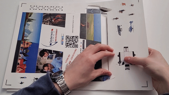 Maquette publicitaire paperama volume 3d en carton recyclable gendarmerie, police, service. Prédécoupée et personnalisable