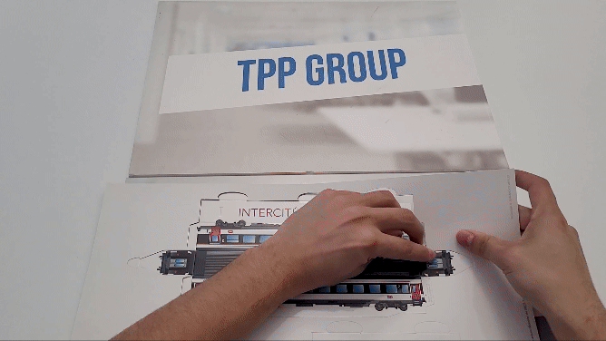 Maquette publicitaire en carton prédécoupée d'un train corail. Personnalisable et recyclable