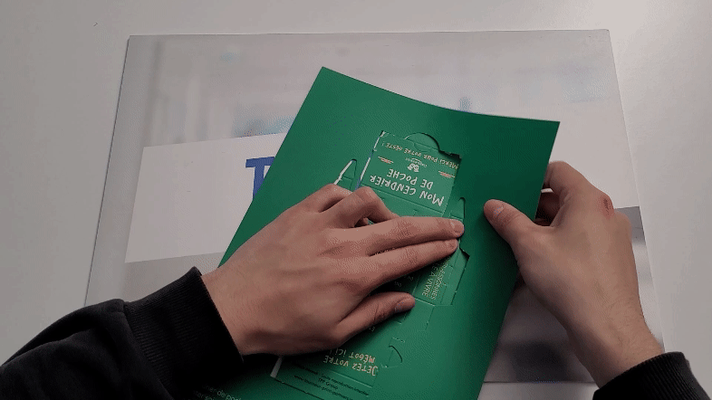 GIF montrant les étapes de montage d’un cendrier de poche en carton recyclable, support de sensibilisation écologique TPP