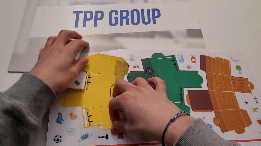 Maquette publicitaire en carton recyclé - personnalisé. Bac vert Bac jaune - Déchets et tri - Montage facile et sans colle