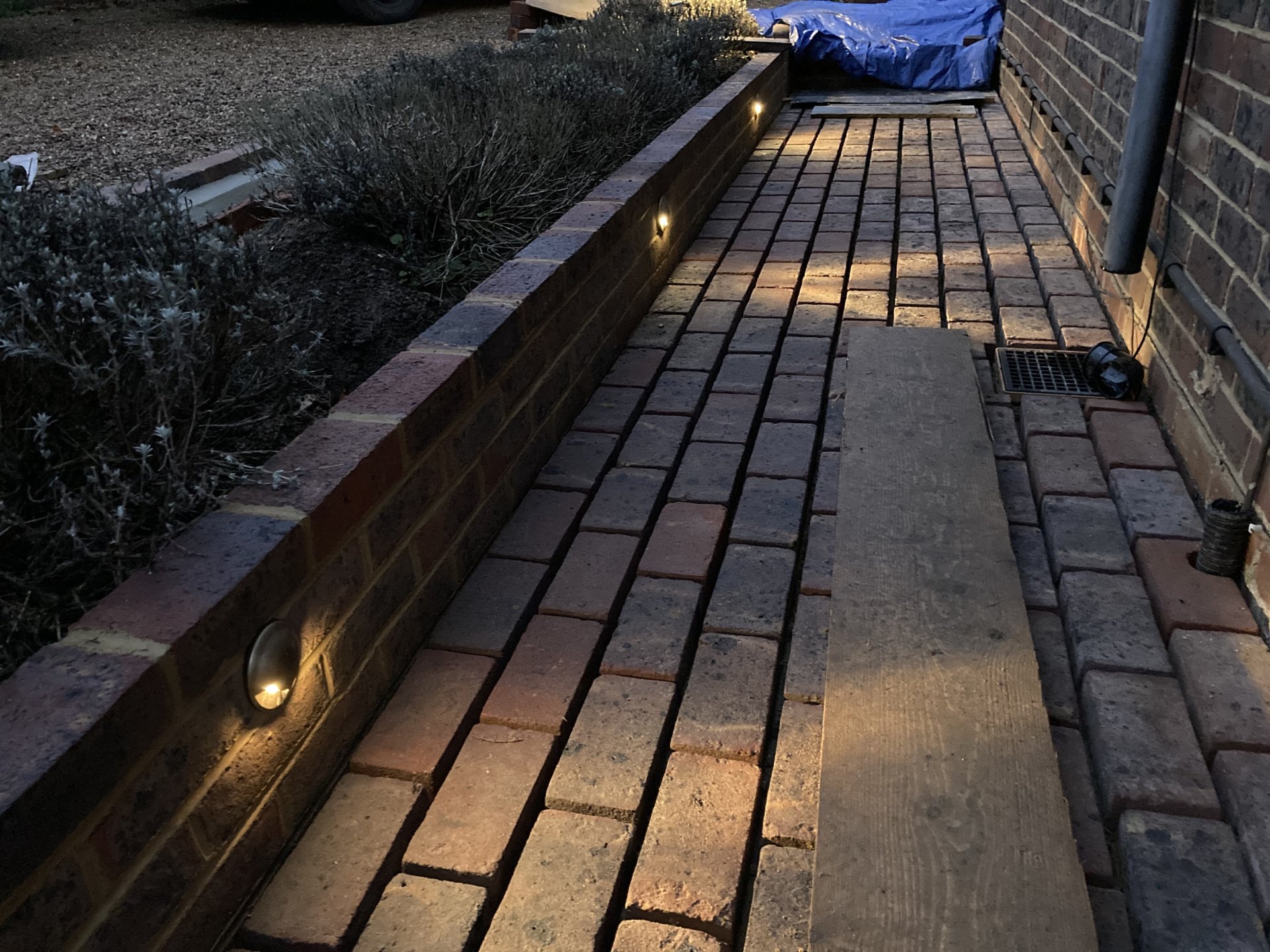PATHWAY/ OUTDOOR LIGHTING