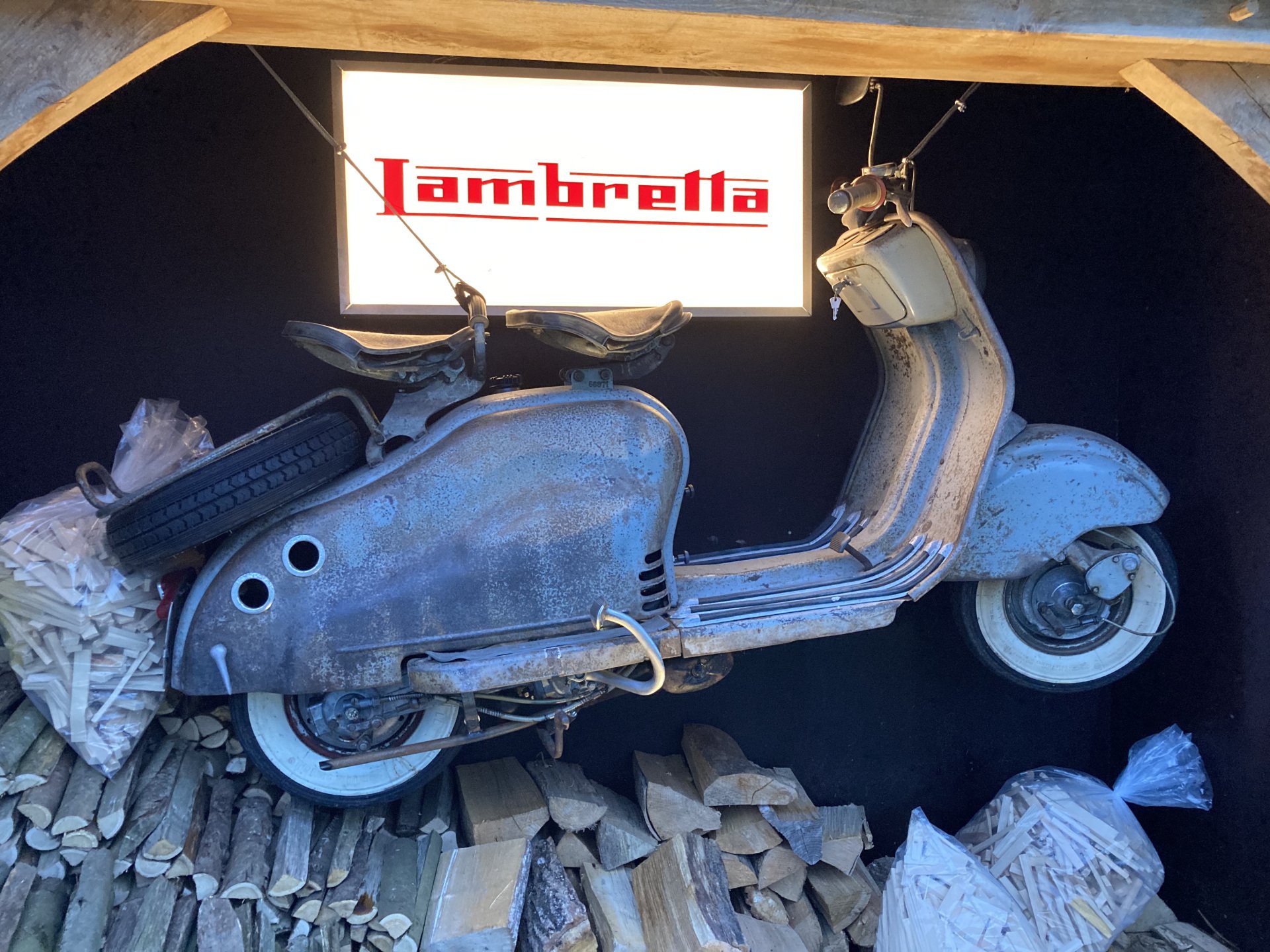 OUTDOOR FEATURE LIGHTING