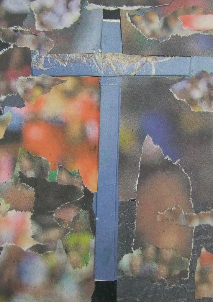 Kleine Kreuzcollage Nummer 75 von Carsten Schneider. 15 x 10 cm.