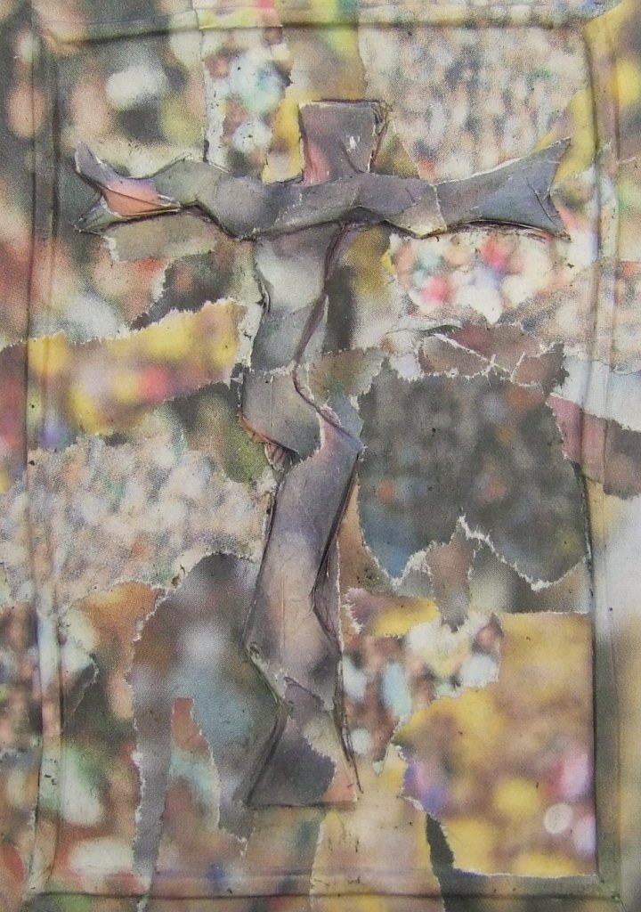 Kleine Kreuzcollage Nummer 76 von Carsten Schneider. 15 x 10 cm.