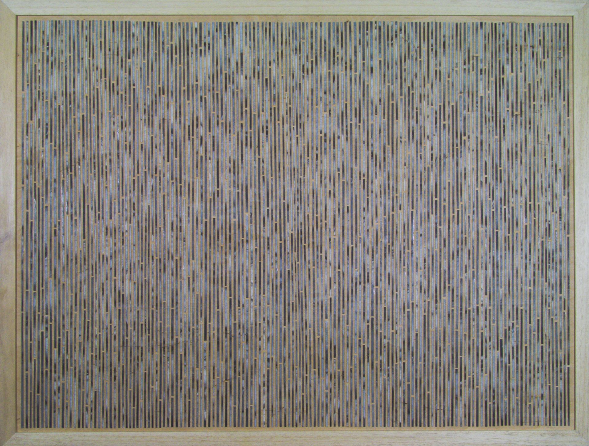 Zeitungscollage von Carsten Schneider aus vielen senkrechten Zeitungsstrichen